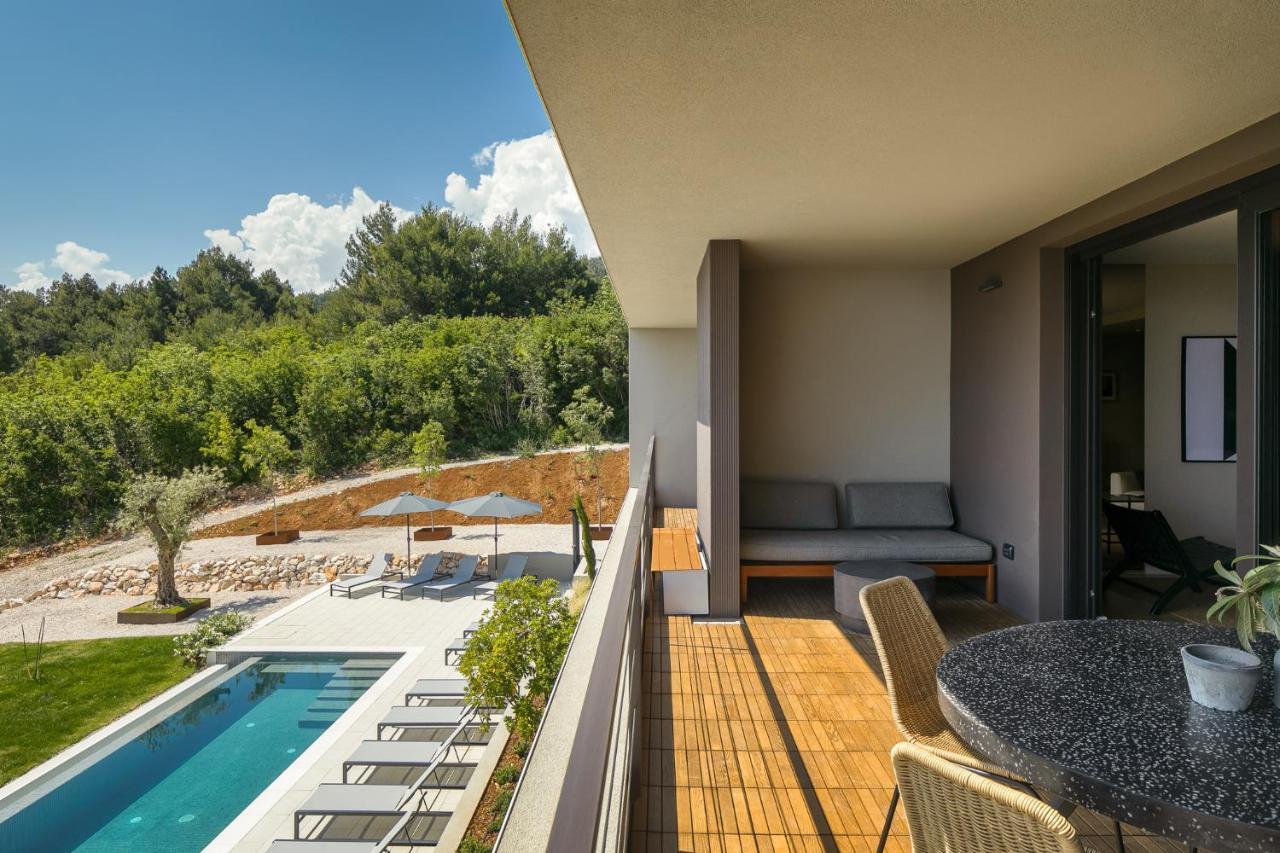Oltremare Premium W/pool In *